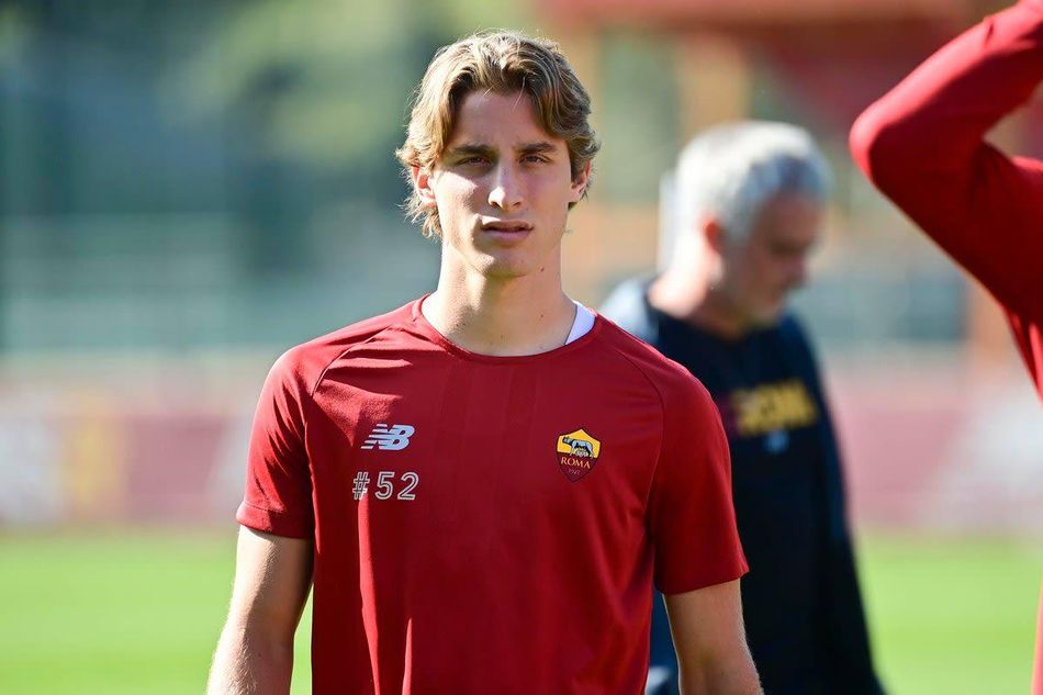 "Roma"dan ayrılan futbolçu İtaliyada qalacaq