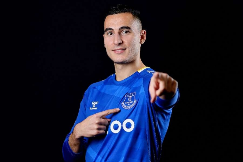 Niderlandlı futbolçu Premyer Liqada klubunu dəyişdi