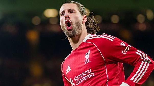 "Liverpul"un futbolçusu: "Kluba sadiqəm, amma verəcəyim qərar məndən asılı deyil"