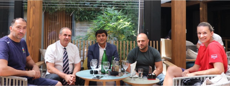 Millimizin məşqçi heyəti konsulla görüşdü