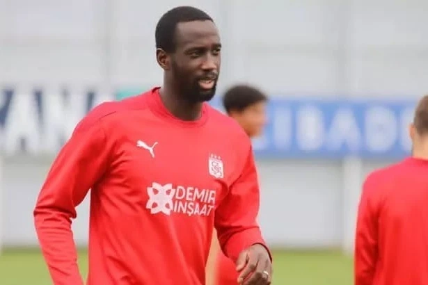 Sumqayıta gələn futbolçunun keçidi bu səbəbdən baş tutmadı