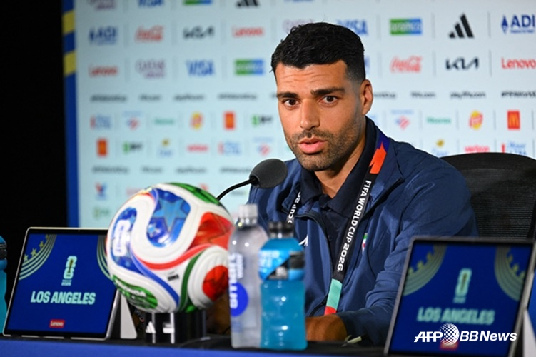 İran millisinin kapitanı: "Mətbuat konfransında heç kim mənə futbolla bağlı sual vermədi"