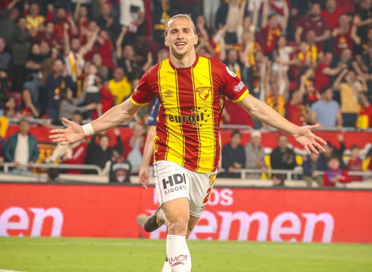 İzmir klubu "Qalatasaray"ın təklifini qəbul etmədi