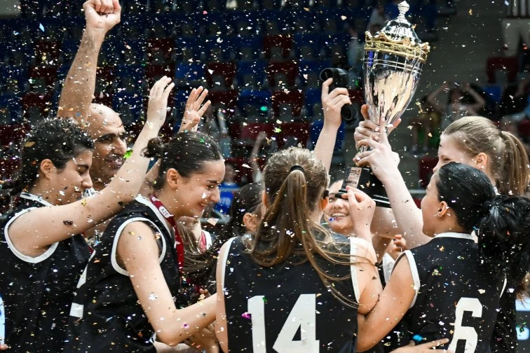 “Neftçi” ABL-də zirvəyə yüksəldi: U-15 qızların çempionu
