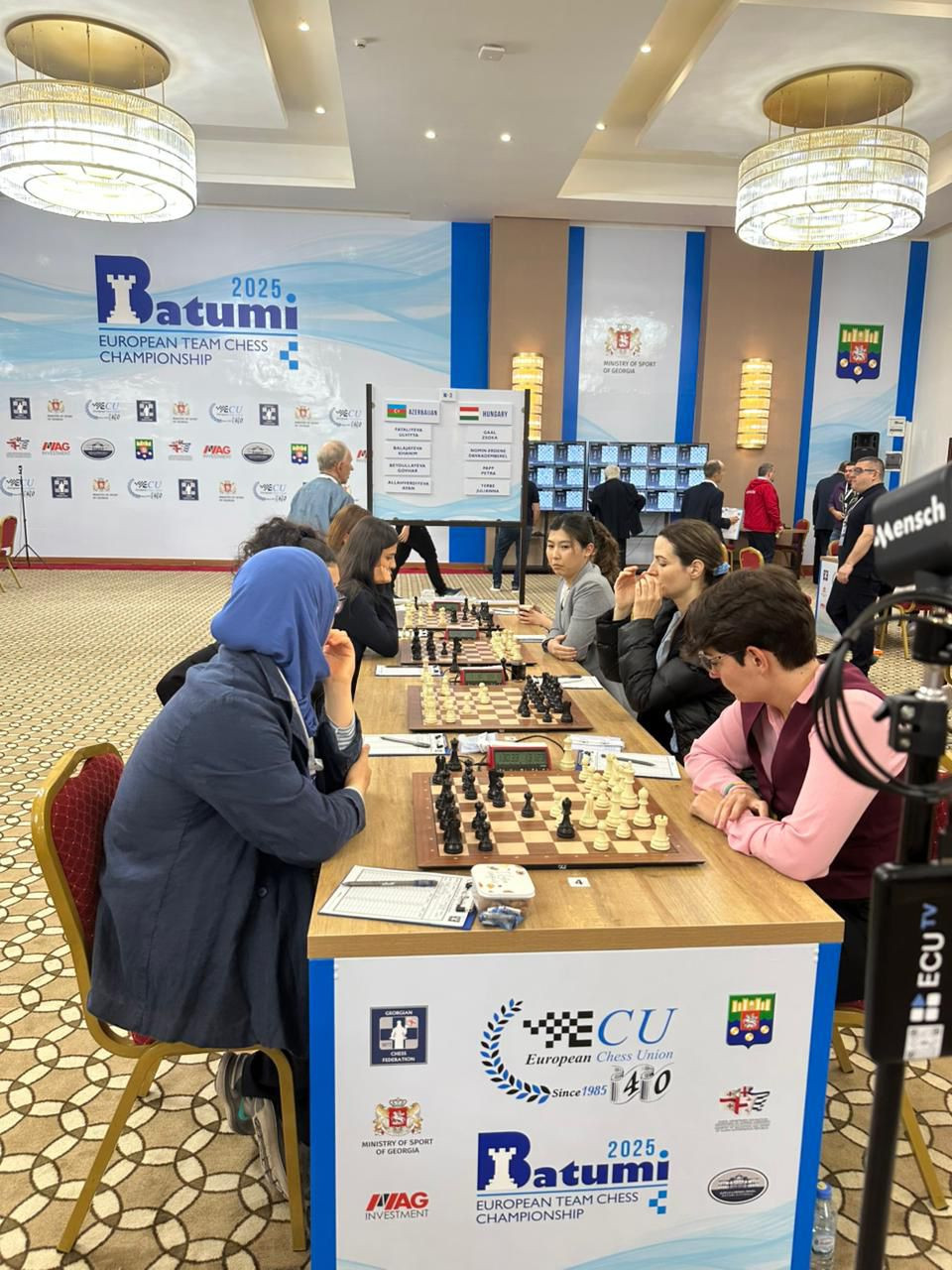 Avropa çempionatı: Kişilər "sülh" bağladı, qadınlar isə turu qələbə ilə başa vurdu