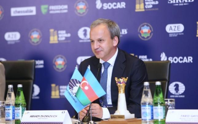 FİDE prezidenti Bakıya gəldi