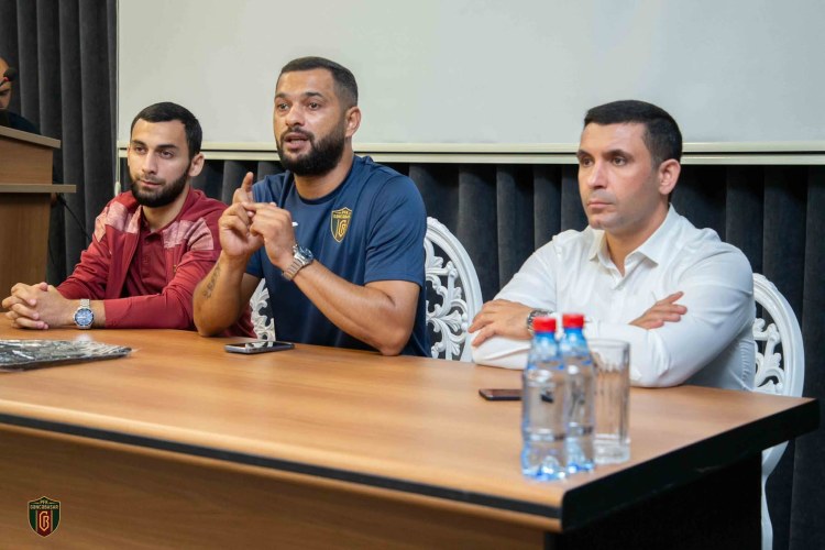 Yeni yaranmış Azərbaycan klubu fanatlarla görüşdü