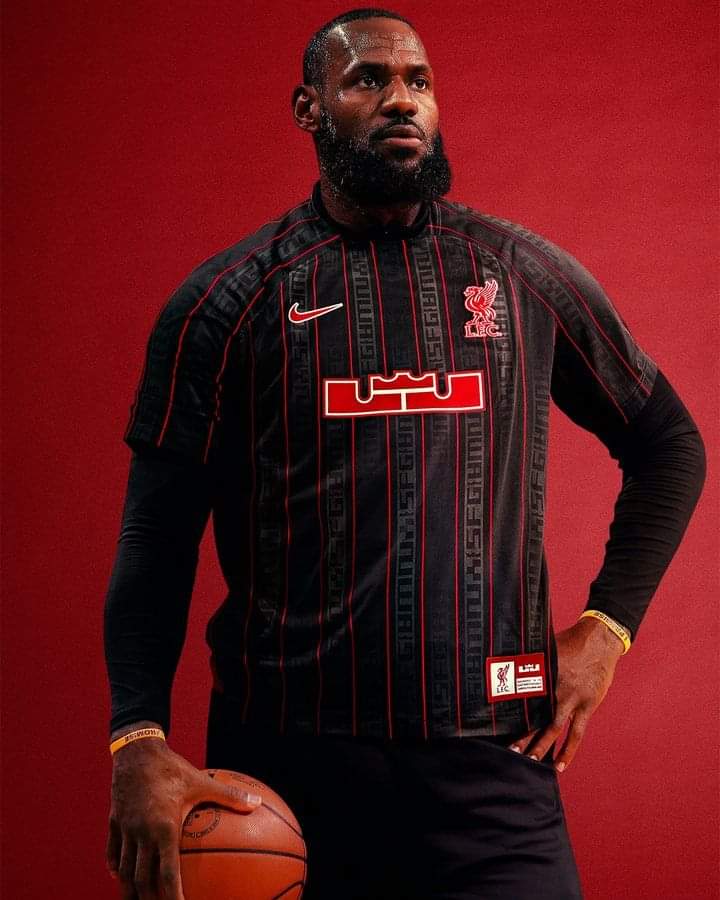 Lebron Ceymslə "Liverpul"un ortaq geyim dəsti satışa çıxarılıb