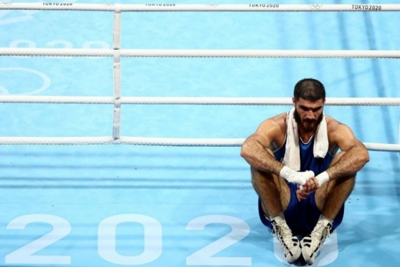 Tokio-2020-də qalmaqal: Fransanı təmsil edən azərbaycanlı boksçu rinqi tərk etmək istəmədi - FOTO