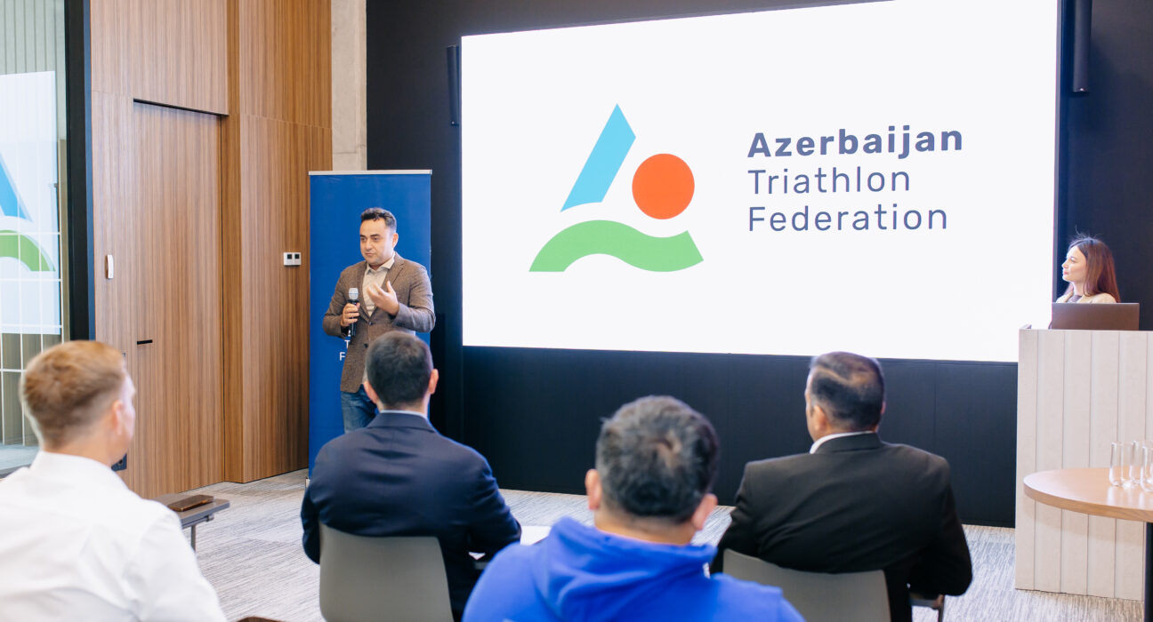 Yeni baş məşqçi təqdim edildi