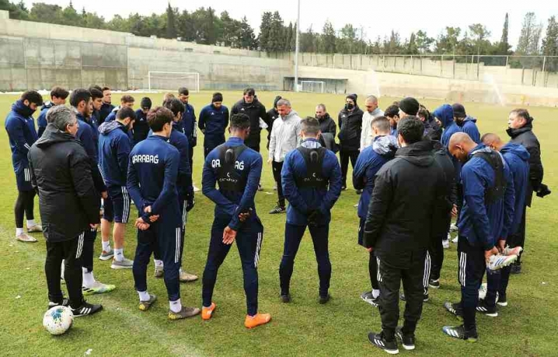 "Qarabağ"ın məşqində Xocalı soyqırımının qurbanları yad olundu - FOTO