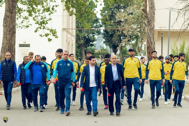 Əfran İsmayılov B-ni oxumağa başlayır: "Prinsip söhbətim vardı Tərlana görə, Nadirinin xətrinə görə 2 aylıq pulumdan keçdim"