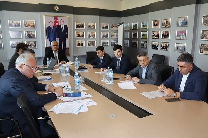 Rəqib komandanın rəsmisini təhqir edən Ebrunu bağışlamadılar