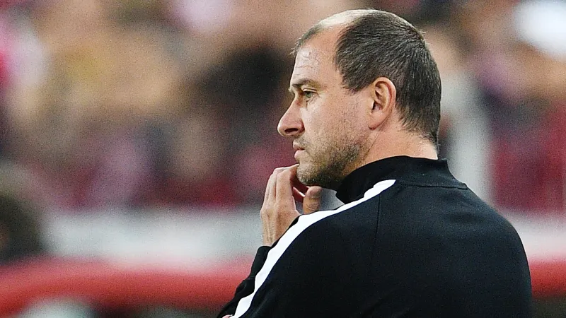 "Şerif" baş məşqçi ilə yolları ayırdı