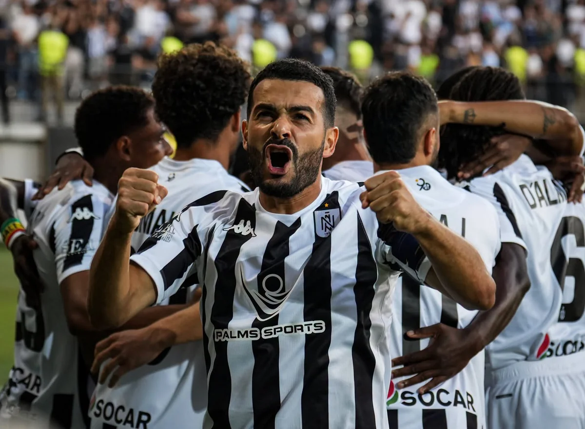 Emin Mahmudov bunu bacaran altıncı futbolçu oldu