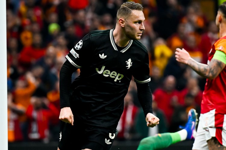 "Qalatasaray" niderlandlı yarımmüdafiəçini transfer etmək istəyir