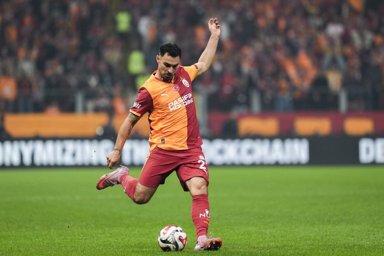"Qalatasaray"ın müdafiəçisi ayrılıq qərarı verdi