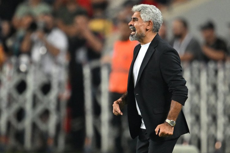 İki məğlubiyyətdən sonra qovuldu