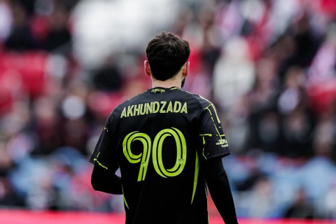 Nəriman Axundzadə son dəqiqədə meydana çıxdı, komandası qalib gəldi