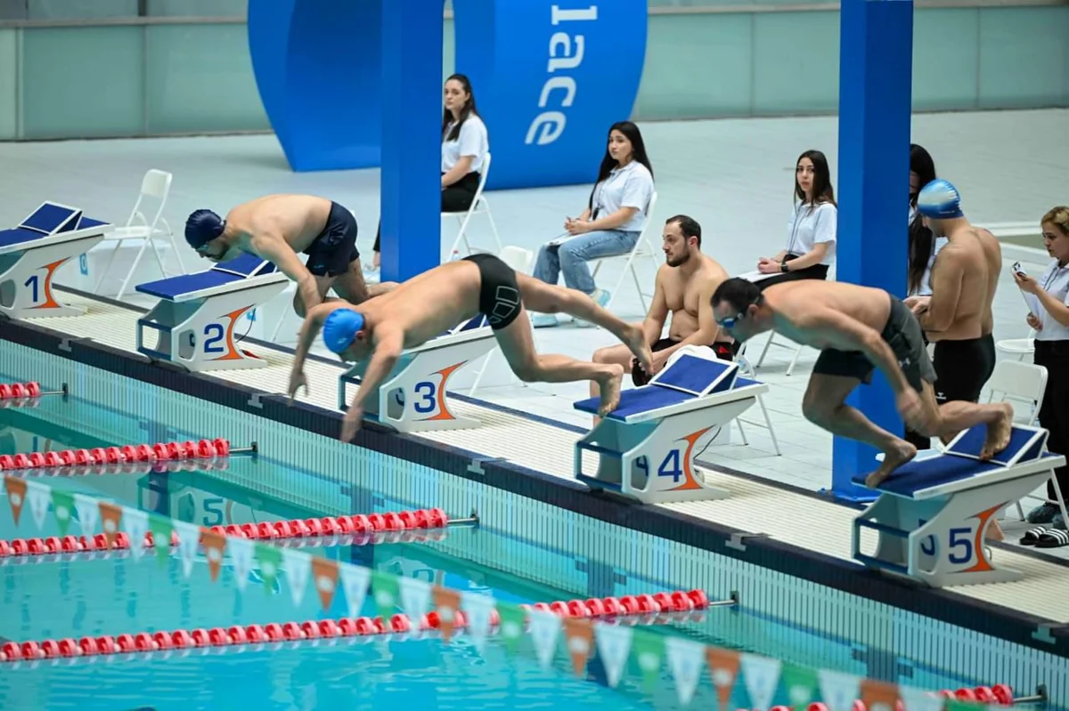 Dövlət qurumlarının əməkdaşları arasında üzgüçülük yarışı keçirildi