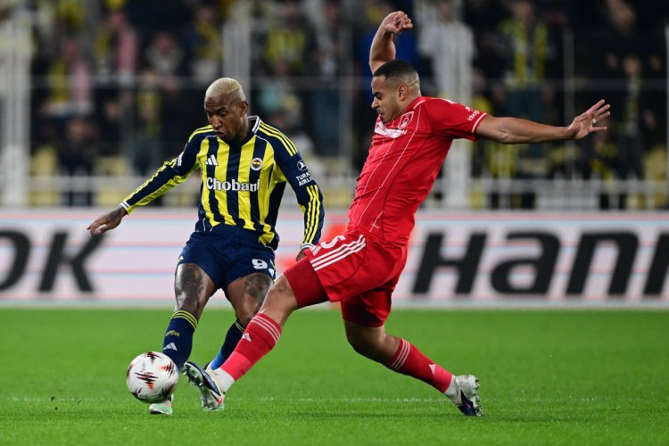 "Fənərbaxça" Super Liqa oyununda 4 futbolçusunu itirdi