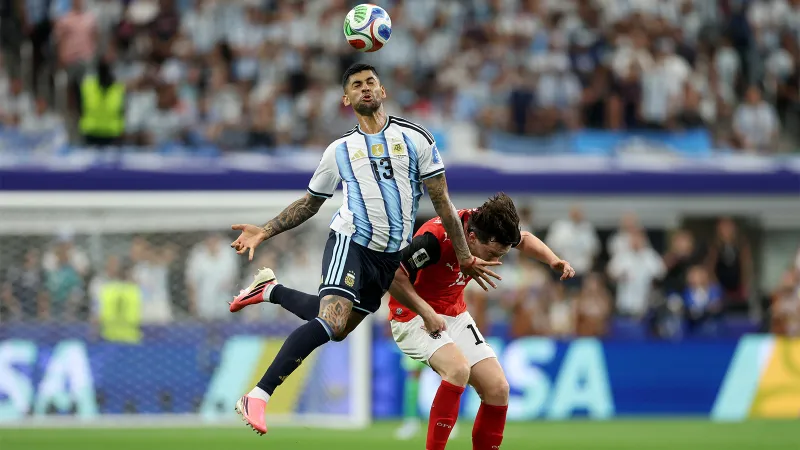 Argentinanın müdafiəçisi: "Karyeramı bitirəndən sonra Nevill qədər axmaq olmayacam"