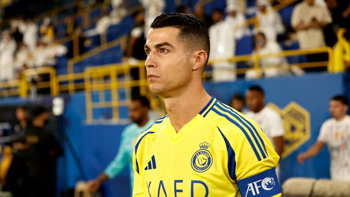 “Futbolda son mövsümümdür” – Ronaldo açıqladı