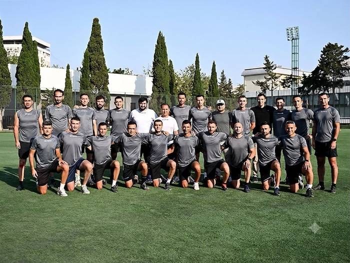 “Barselona” İngiltərəyə 30 futbolçu ilə gedir