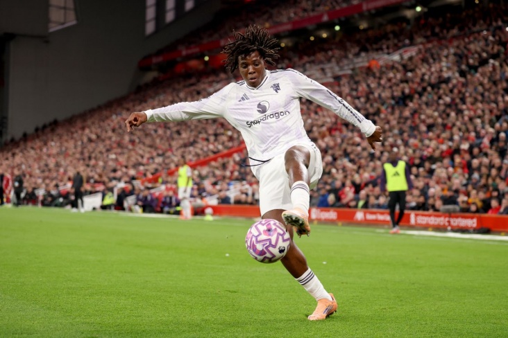 "Mançester Yunayted" iki müdafiəçidən birini transfer etmək istəyir