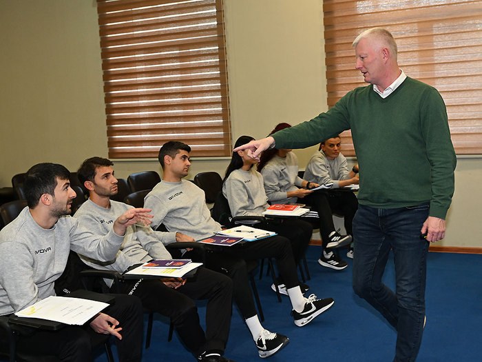 Hakimlər üçün VAR təlim-tədris proqramı keçirilir