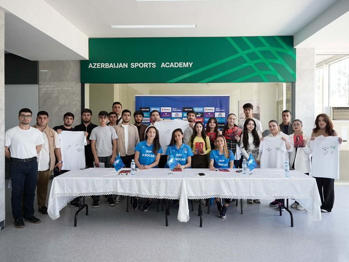 Milli üzvləri azarkeşlərlə görüşdü