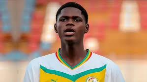 "Liverpul" 17 yaşlı müdafiəçi ilə anlaşdı