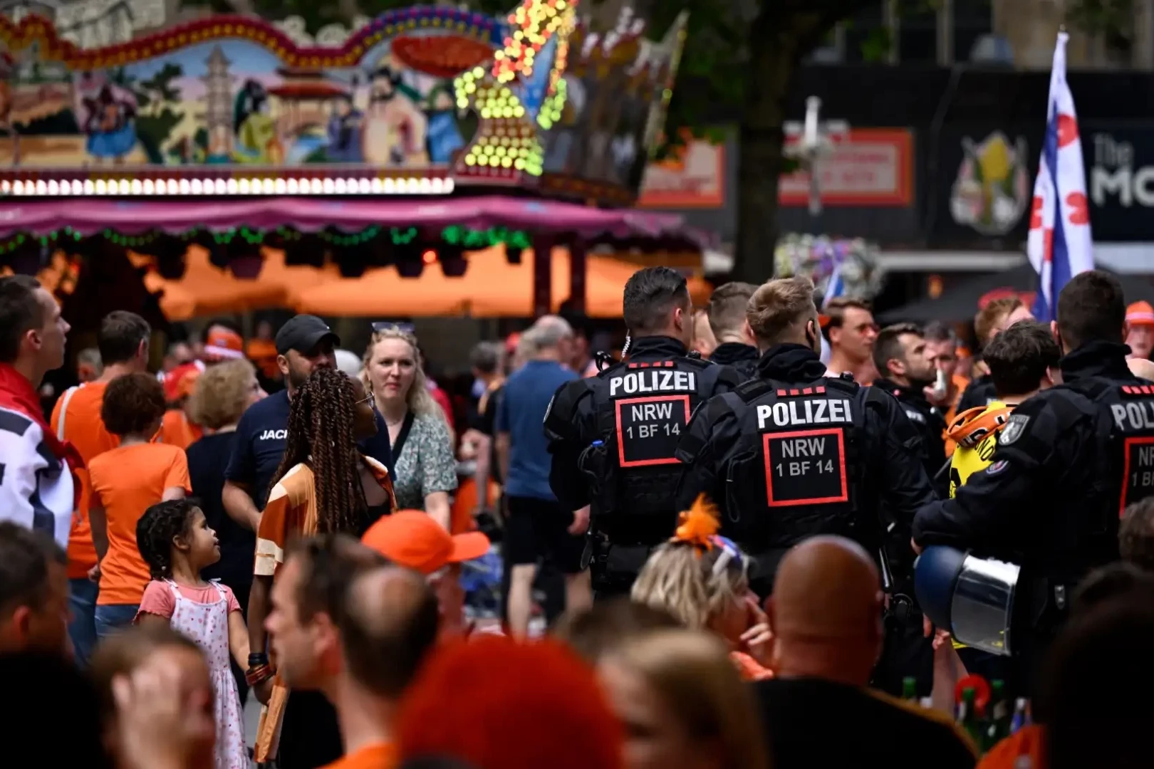 Niderland - İngiltərə matçından əvvəl dava