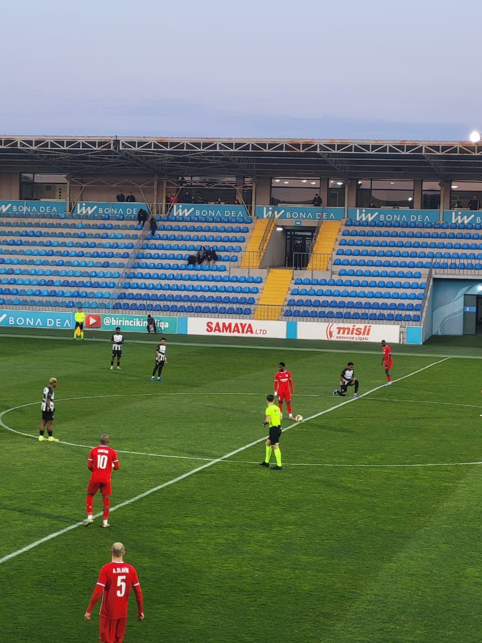 "Araz-Naxçıvan" "Karvan-Yevlax"a qarşı- Oyun başladı