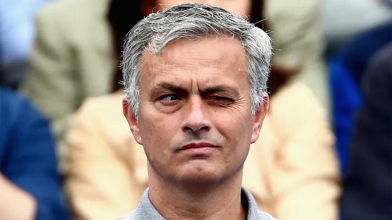 Mourinyo İstanbuldan ayrılsa da, "Fənərbaxça"nı külli-miqdarda borca salıb