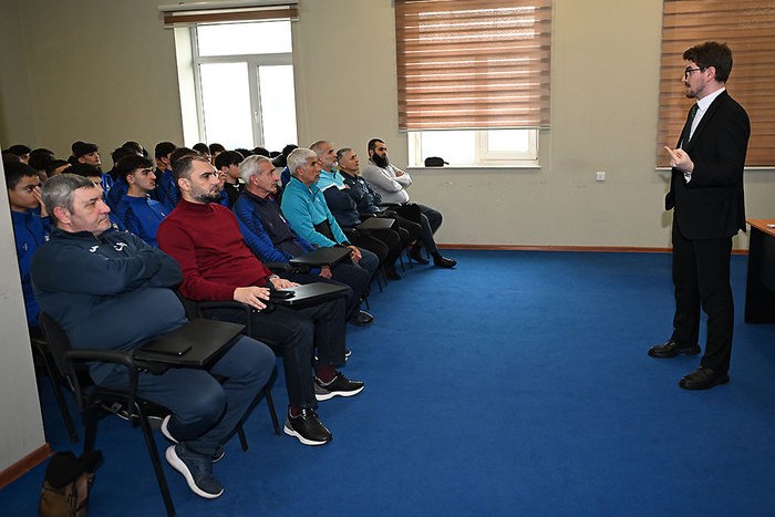 Klublar üçün danışılmış oyunlara qarşı sessiya təşkil olundu