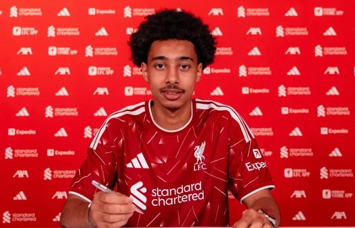 "Liverpul" fransızın keçidini həll etdi