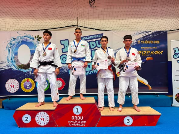 Millinin bütün üzvləri medal qazandı