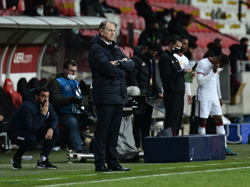 De Byaziylə tet-a-tet: "Məgər neft buruqlarında çalışan fəhlələr futbolçulardan az əziyyət çəkir?"