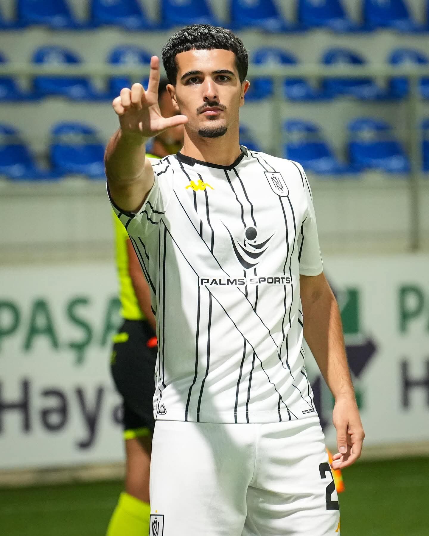 "Neftçi"nin futbolçusu: "Samir Abasov məndən bunu tələb edir"