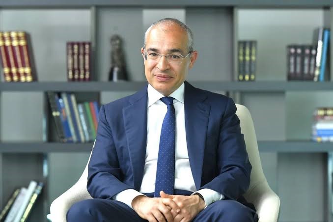 Mikayıl Cabbarov idmançıları təbrik etdi