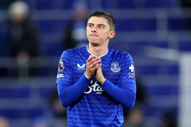 "Qalatasaray" ukraynalı müdafiəçi ilə maraqlanır