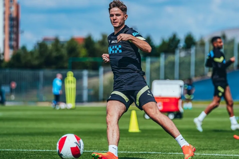 “Mançester Siti” 2 futbolçusunu icarəyə göndərdi