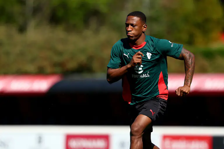 "Milan" ekvadorlu müdafiəçi ilə vidalaşmaq istəyir