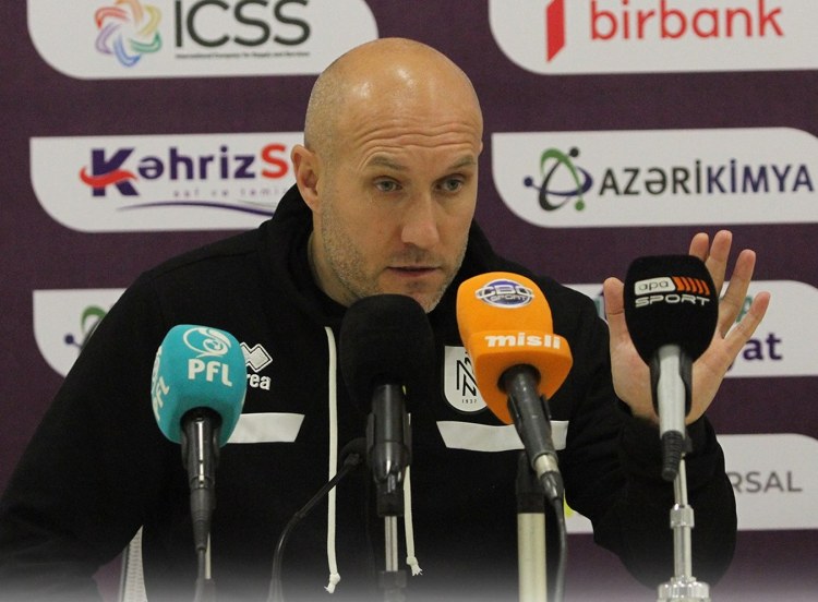 Samir Abasov: "Nefçti”də oynayan futbolçular bu təzyiqi də aşmalıdırlar"