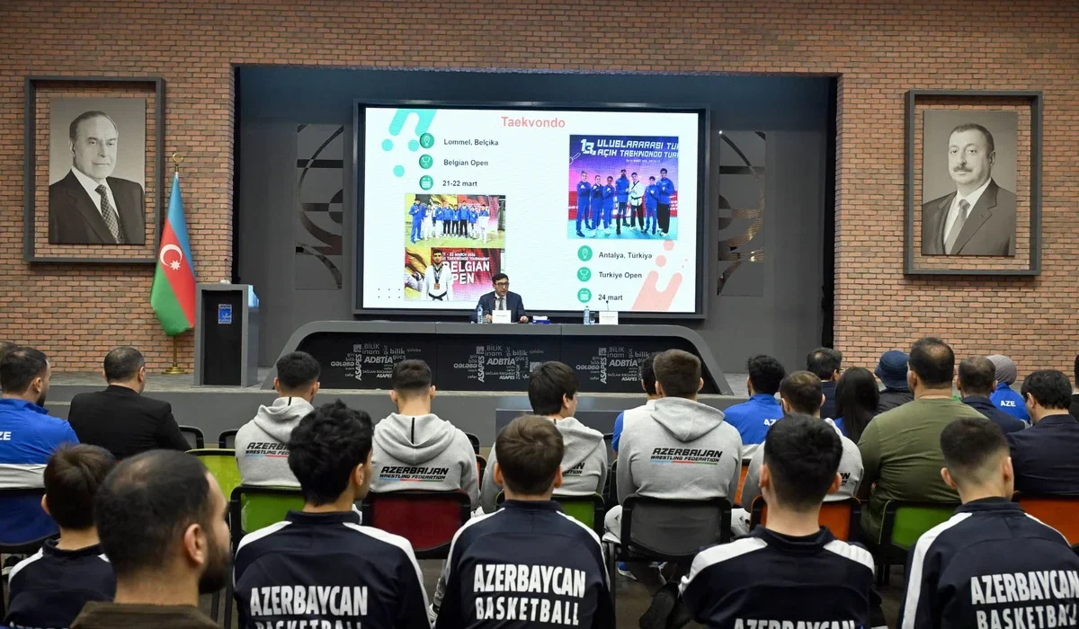 Nazir idmançılarla görüşdü