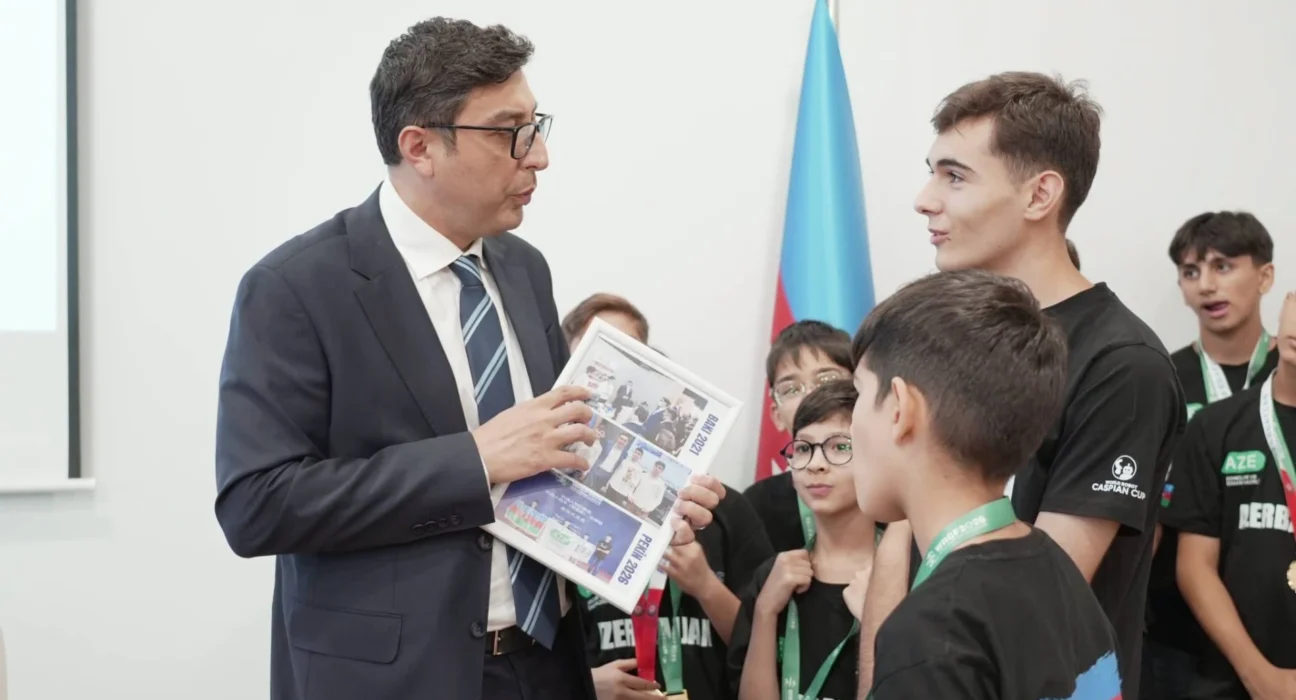 Fərid Qayıbov xaricdə uğur qazanan gənclərlə görüşdü