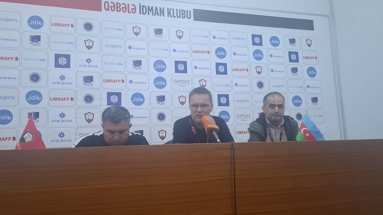 Valdas Dambrauskas: "Yolumuza addım-addım davam edirik"