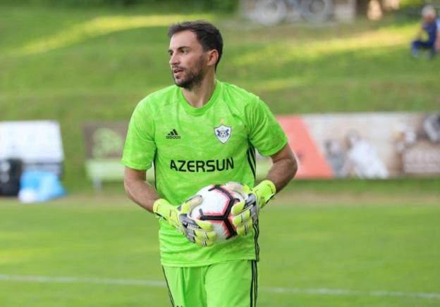 "Qarabağ"ın sabiq qapıçısı bir ildən sonra yaşıl meydanlara qayıdır