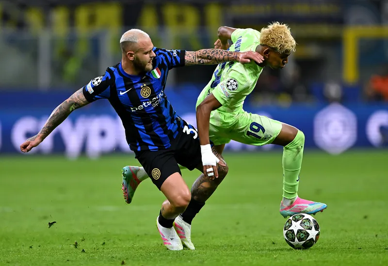 "İnter" müdafiəçisi ilə yeni müqavilə imzalayacaq